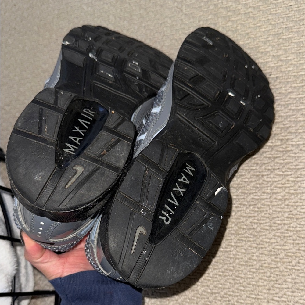 Nike Air Black and Gray Running Shoes - Picture 4 of 5